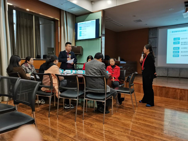 图3 姚发院长参与培训互动.jpg