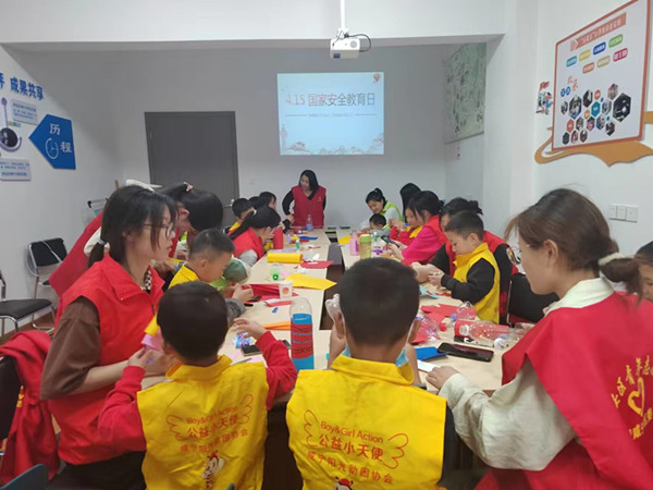 图4学生志愿活动.jpg